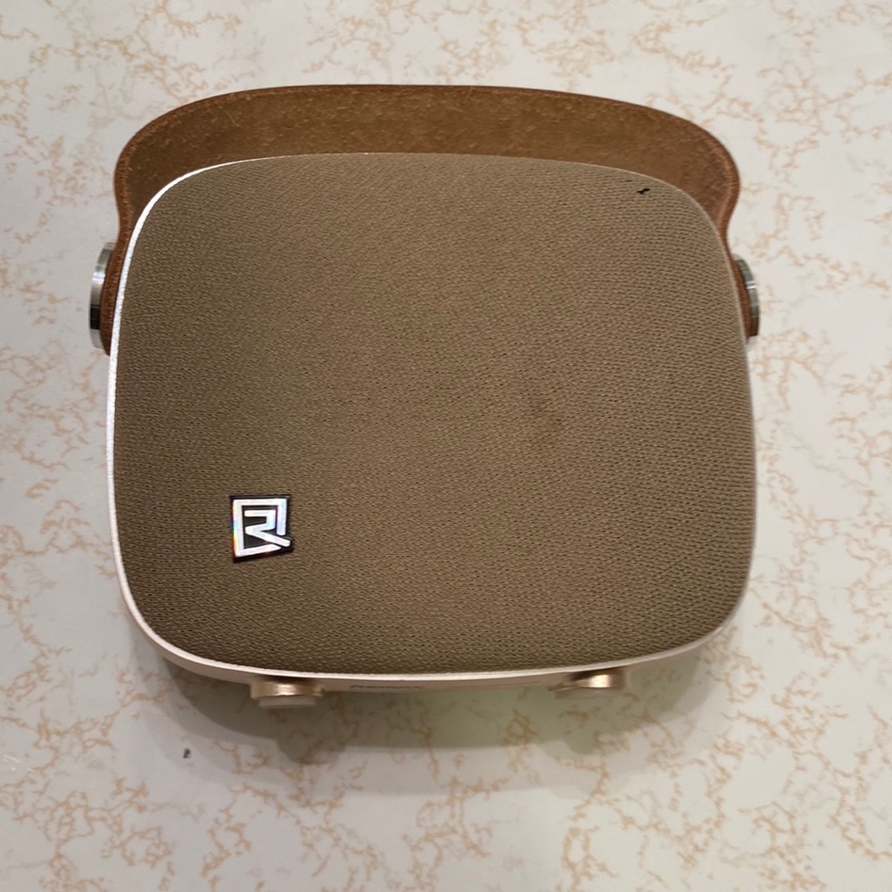 Wireless bluetooth speaker